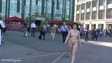Чумовое порно: пьяные телки могут танцевать голыми на улице